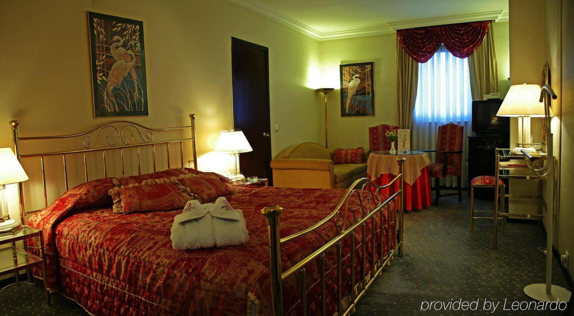 Guenes Hotel Merter Istanbul Room photo